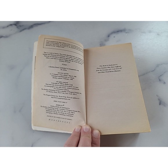 Toxin by Robin Cook (1999, Mass Market, Reprint) - Picture 4 of 10